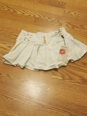 NWT Women's Cream Pleated Skort with Decorative Buttons
